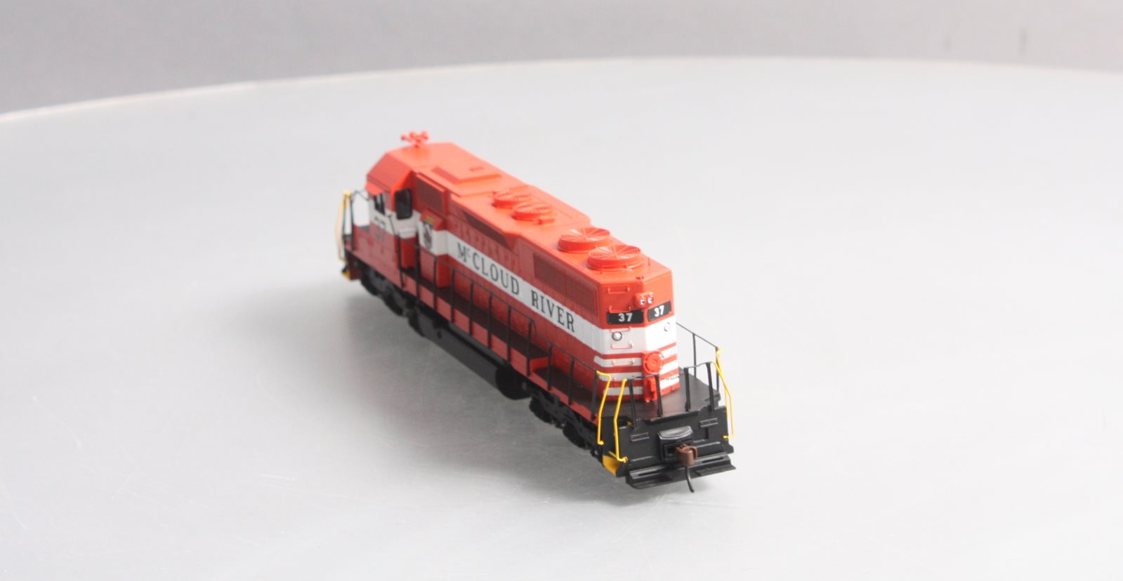 Athearn 93531 HO McCloud Railway SD38 Diesel Locomotive #37 LN/Box