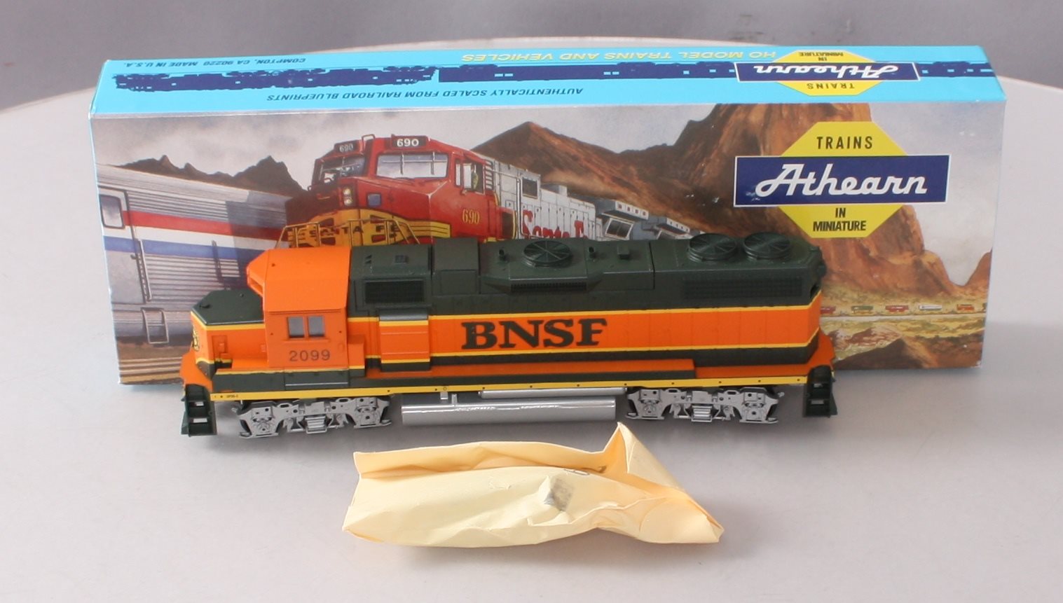 Athearn 4669 HO Scale BNSF GP38-2 Dummy Diesel Locomotive #2099