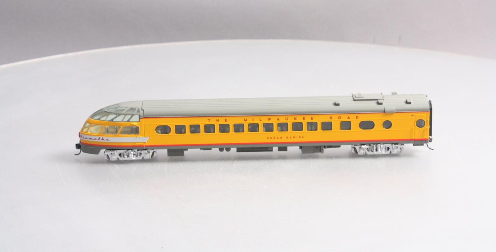 Walthers 920-9171 HO Milwaukee Road 85' Skytop Lounge Car