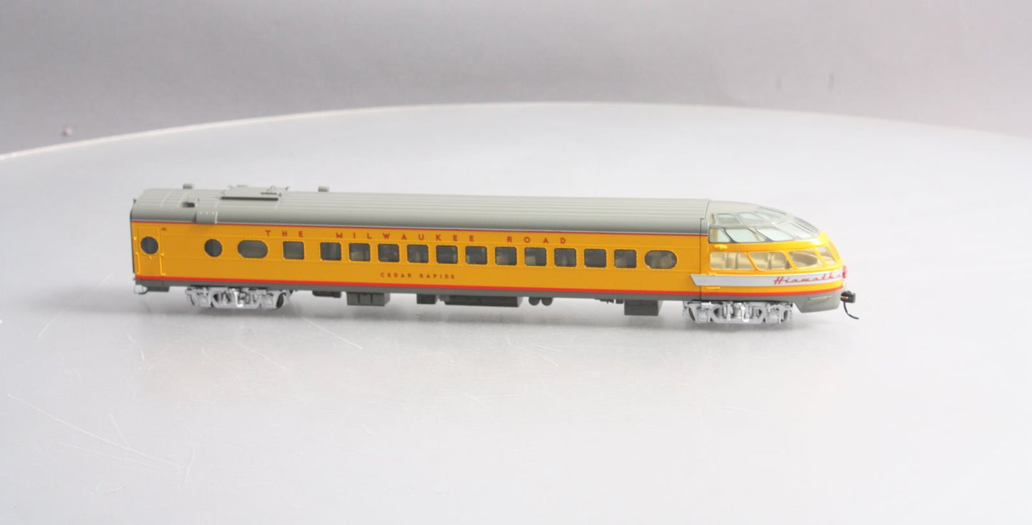 Walthers 920-9171 HO Milwaukee Road 85' Skytop Lounge Car