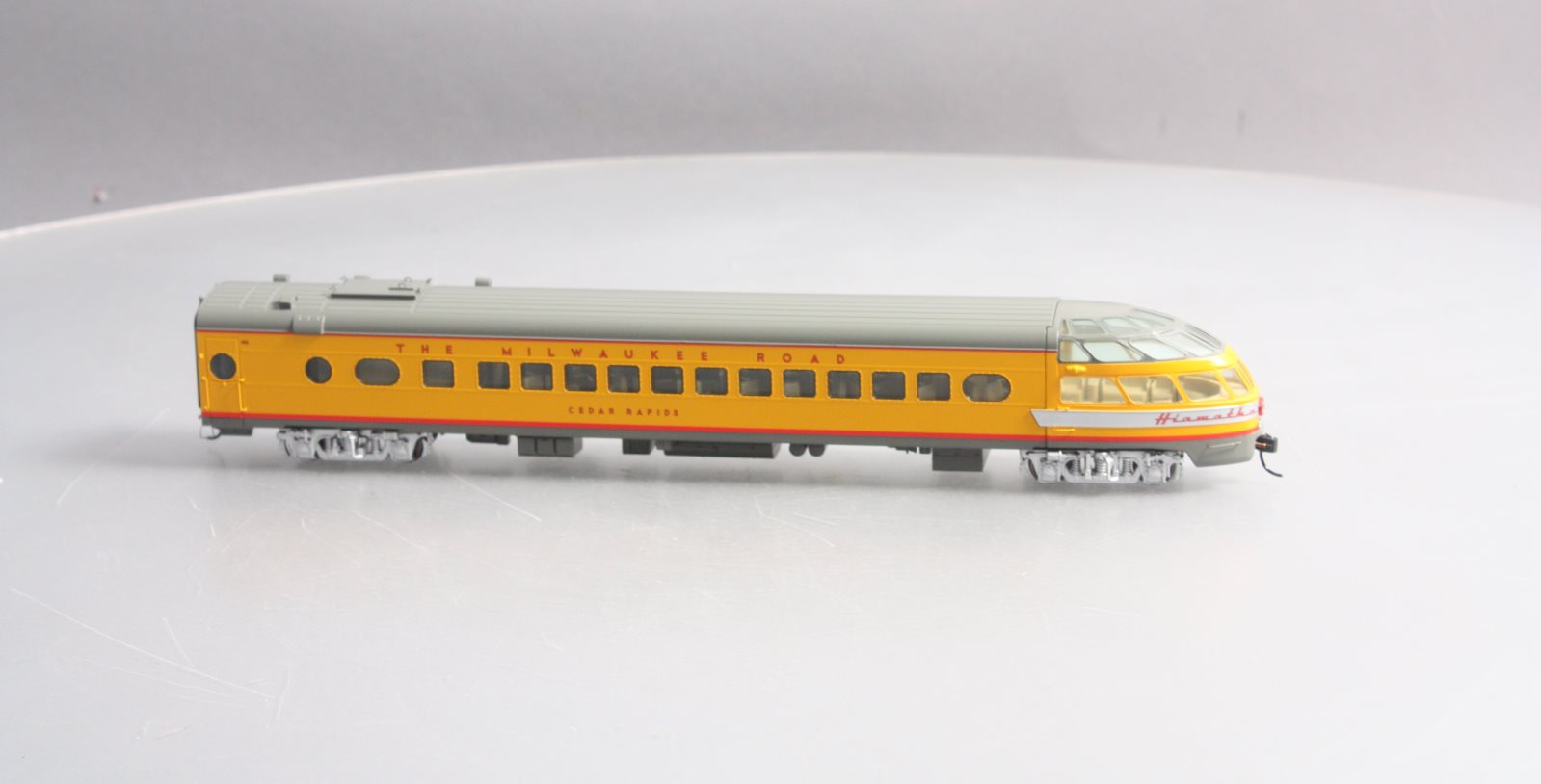 Walthers 920-9171 HO Milwaukee Road 85' Skytop Lounge Car