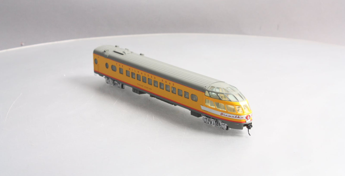 Walthers 920-9171 HO Milwaukee Road 85' Skytop Lounge Car
