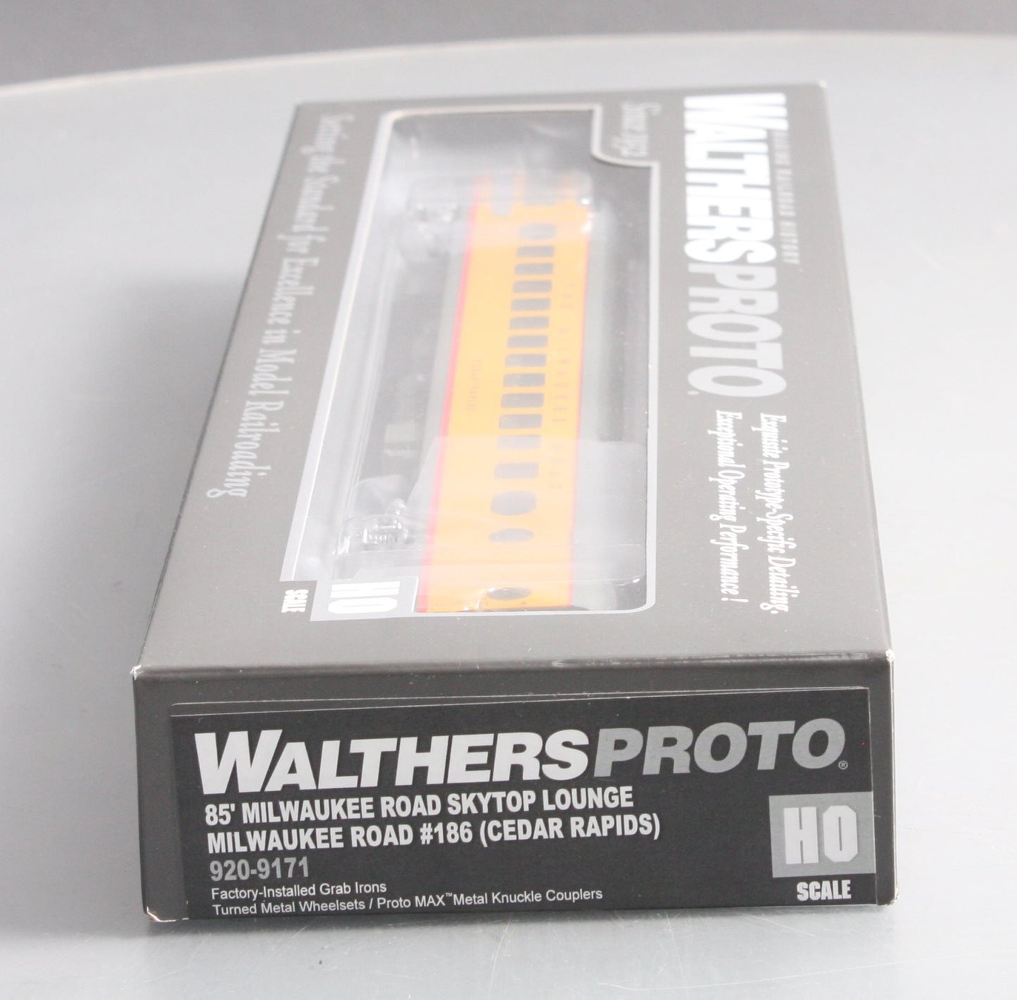 Walthers 920-9171 HO Milwaukee Road 85' Skytop Lounge Car