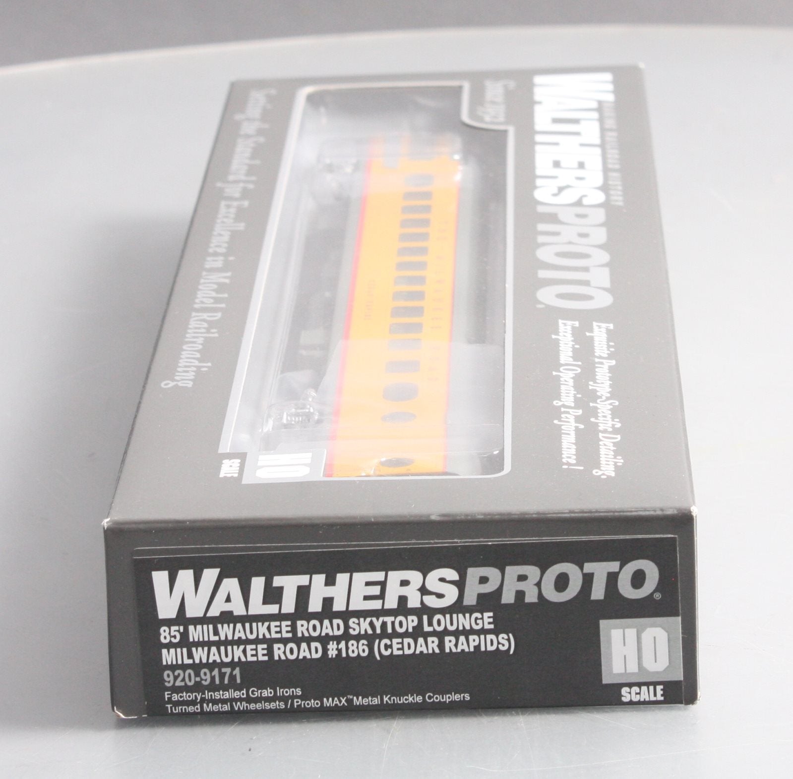 Walthers 920-9171 HO Milwaukee Road 85' Skytop Lounge Car