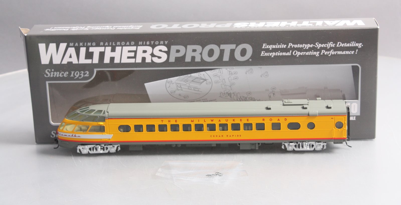 Walthers 920-9171 HO Milwaukee Road 85' Skytop Lounge Car