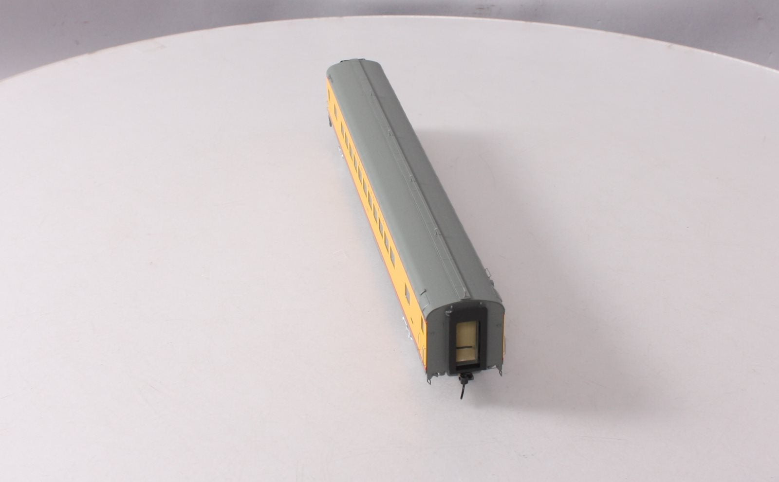 Walthers 920-9552 HO Union Pacific 85' ACF 44-Seat Coach #5463