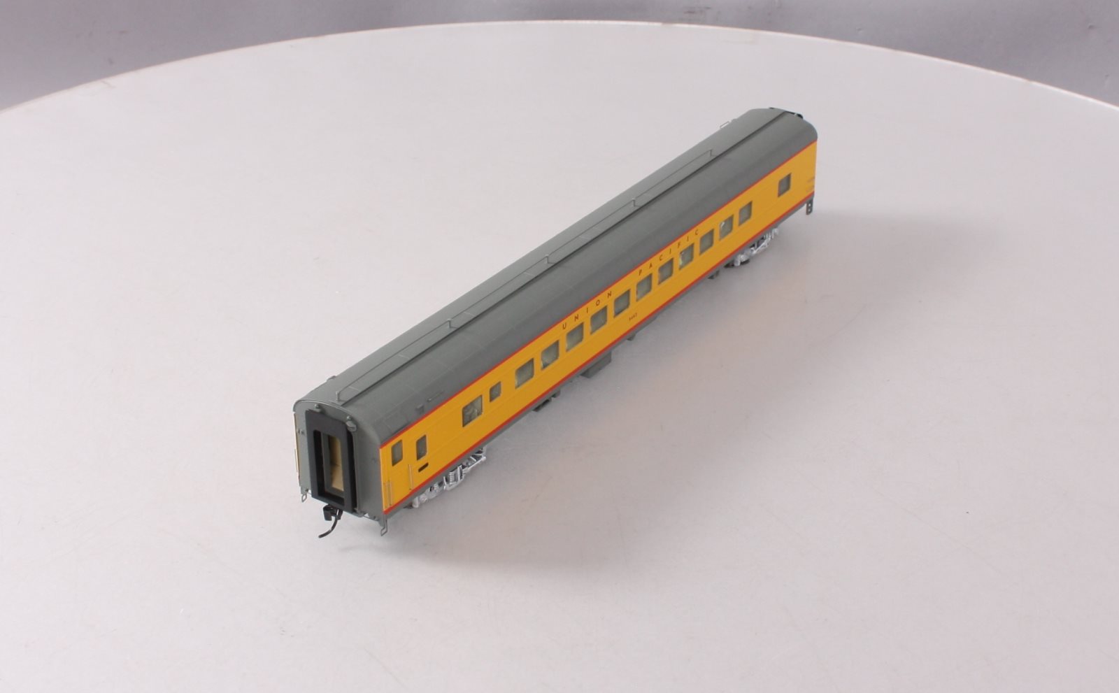 Walthers 920-9552 HO Union Pacific 85' ACF 44-Seat Coach #5463