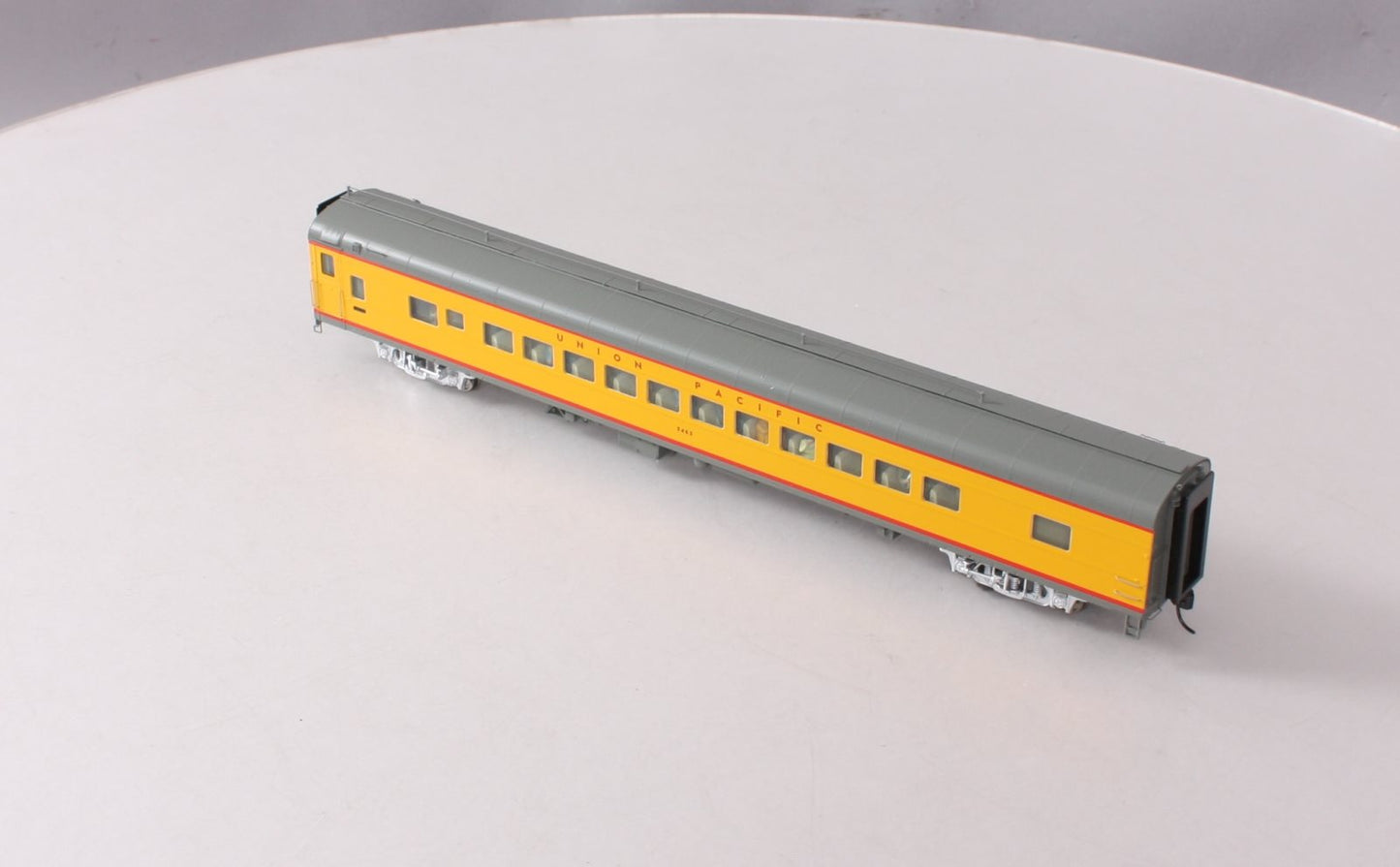 Walthers 920-9552 HO Union Pacific 85' ACF 44-Seat Coach #5463