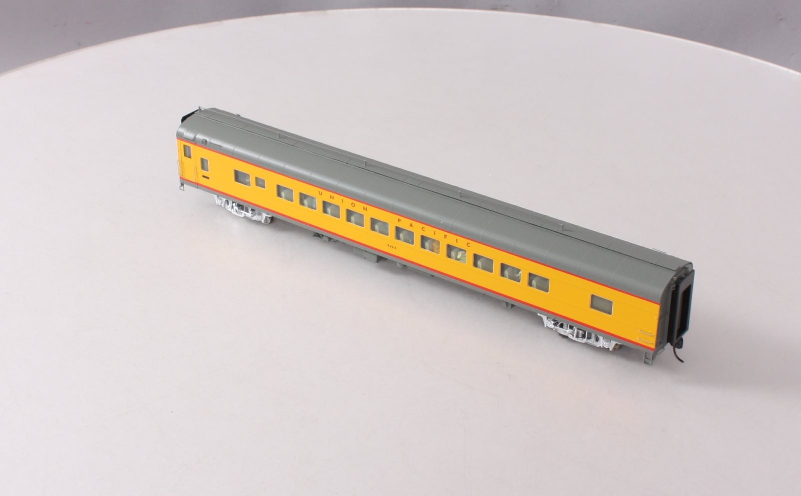 Walthers 920-9552 HO Union Pacific 85' ACF 44-Seat Coach #5463