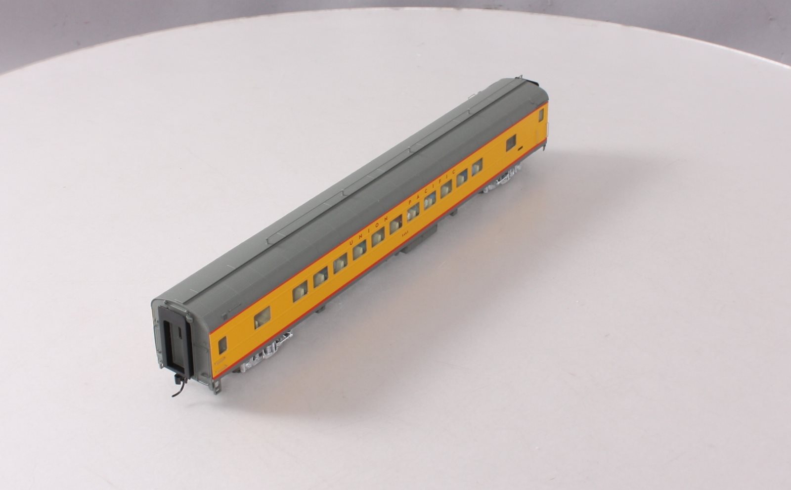 Walthers 920-9552 HO Union Pacific 85' ACF 44-Seat Coach #5463