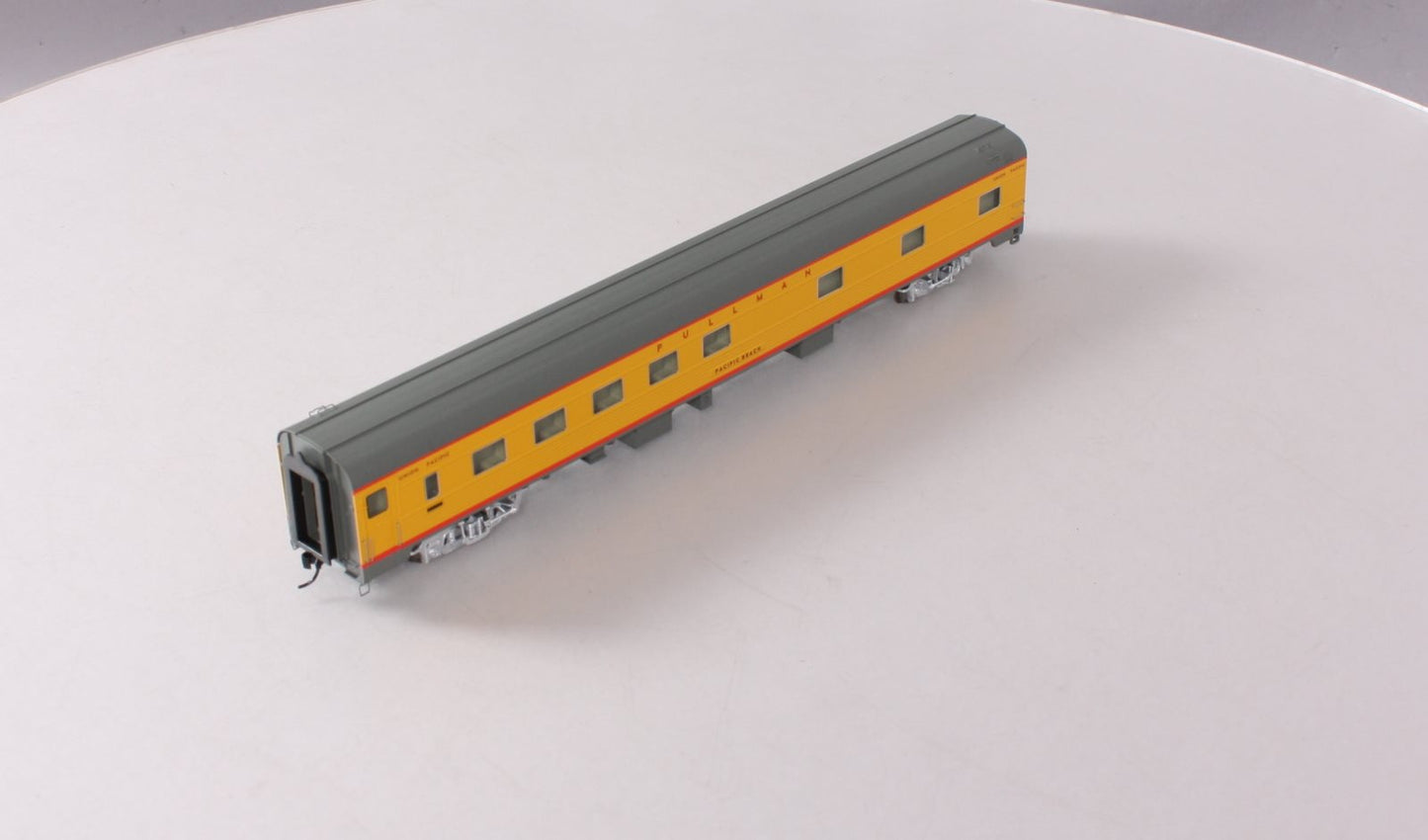 Walthers 920-9545 HO Union Pacific '85 Budd Pacific Series 10-6 Sleeper