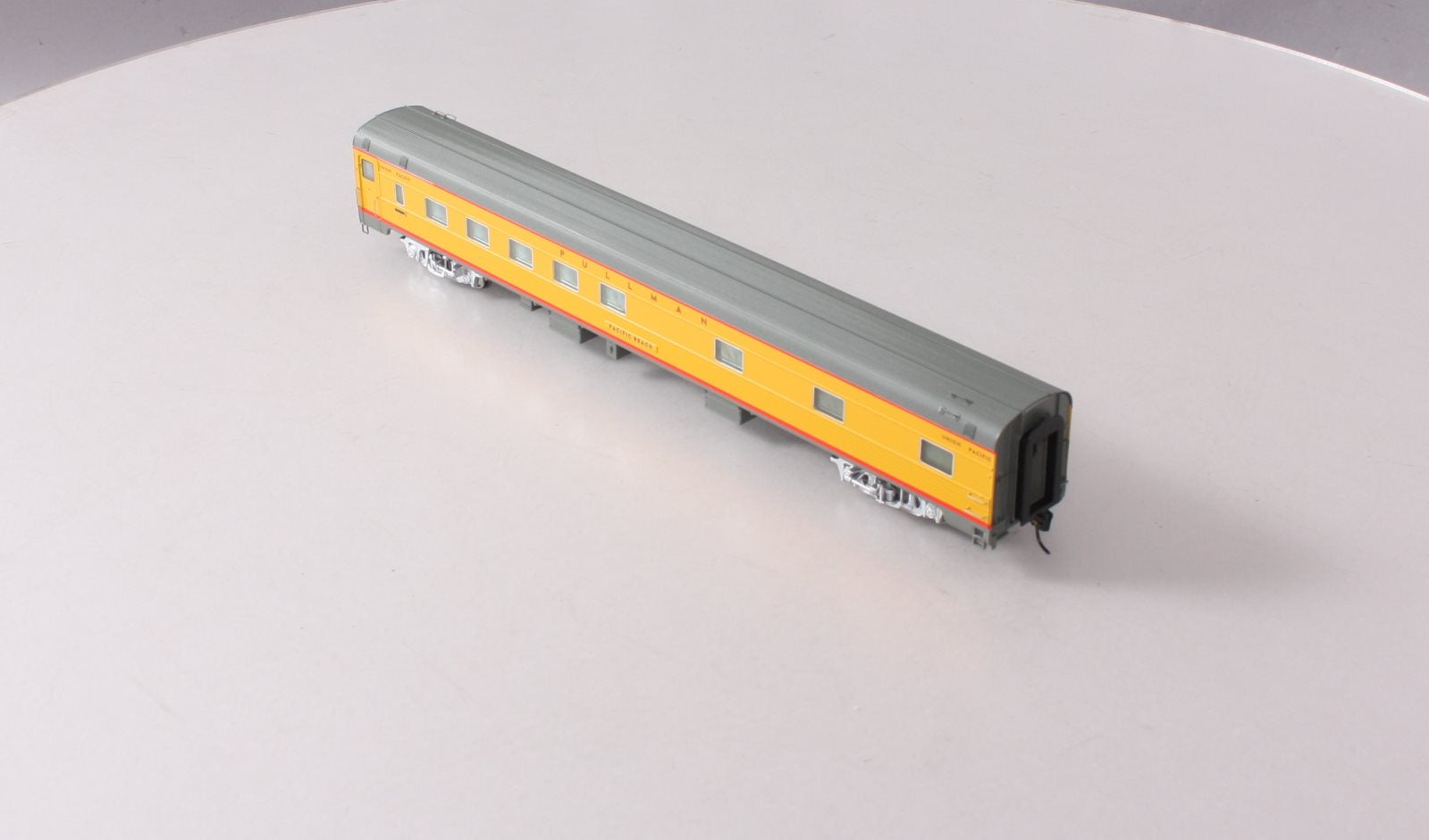 Walthers 920-9545 HO Union Pacific '85 Budd Pacific Series 10-6 Sleeper
