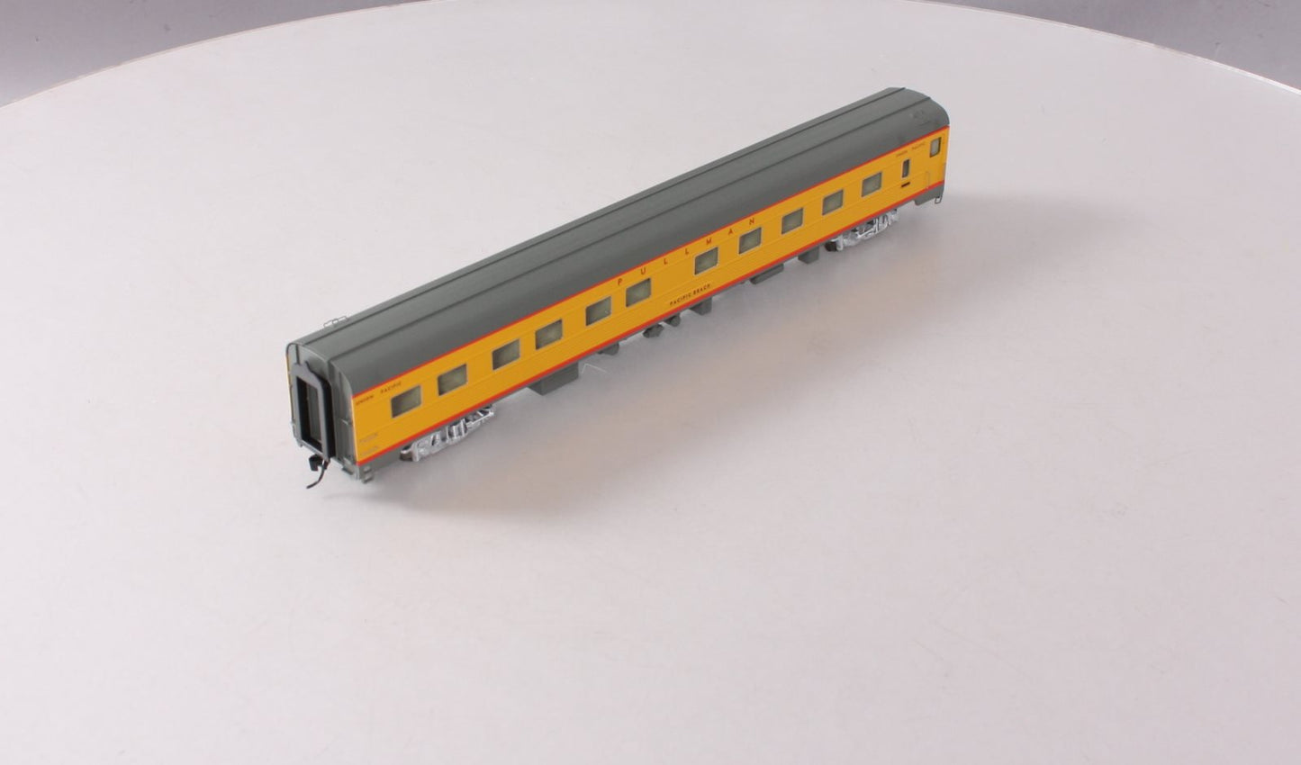 Walthers 920-9545 HO Union Pacific '85 Budd Pacific Series 10-6 Sleeper