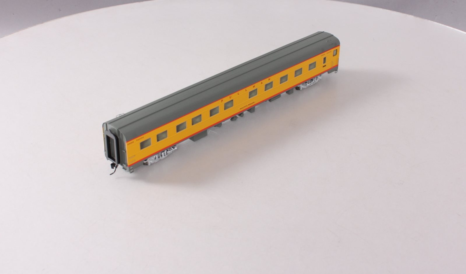 Walthers 920-9545 HO Union Pacific '85 Budd Pacific Series 10-6 Sleeper