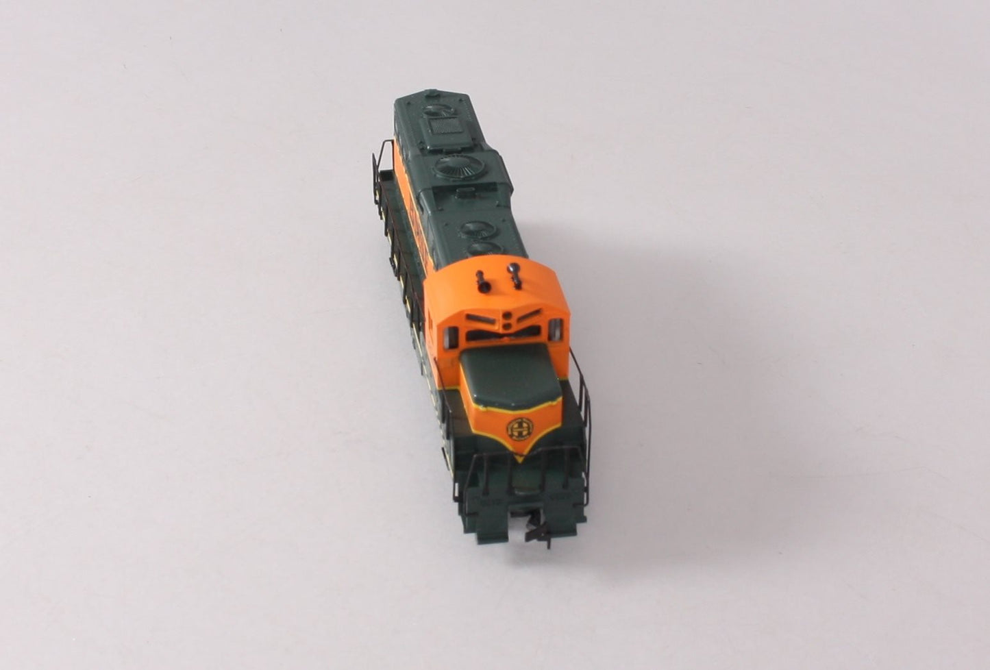 Walthers 931-120 HO Burlington Northern Santa Fe EMD GP9M Diesel Loco DC #3820