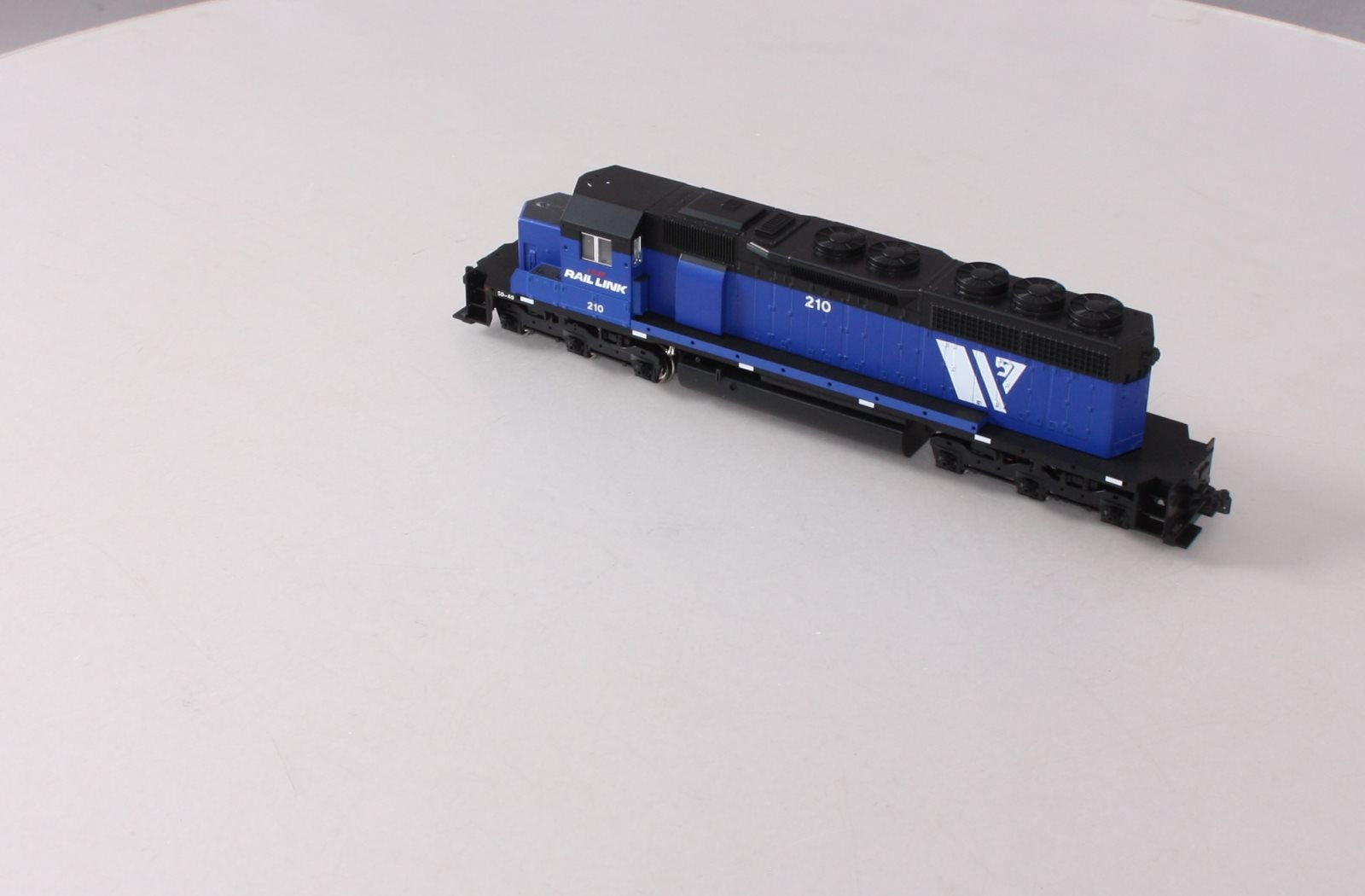Kato 37-6326 HO I&M Rail Link SD40 Diesel Locomotive #210