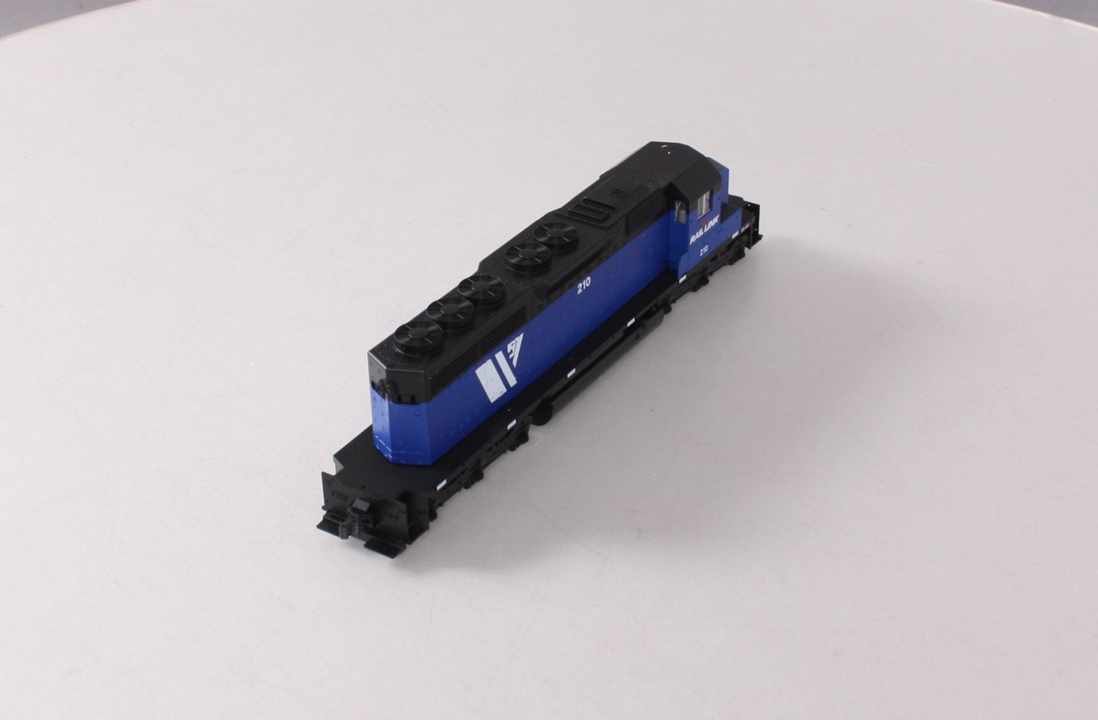Kato 37-6326 HO I&M Rail Link SD40 Diesel Locomotive #210 – Trainz