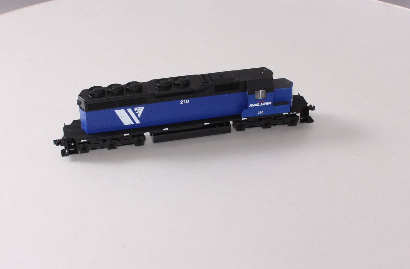 Kato 37-6326 HO I&M Rail Link SD40 Diesel Locomotive #210