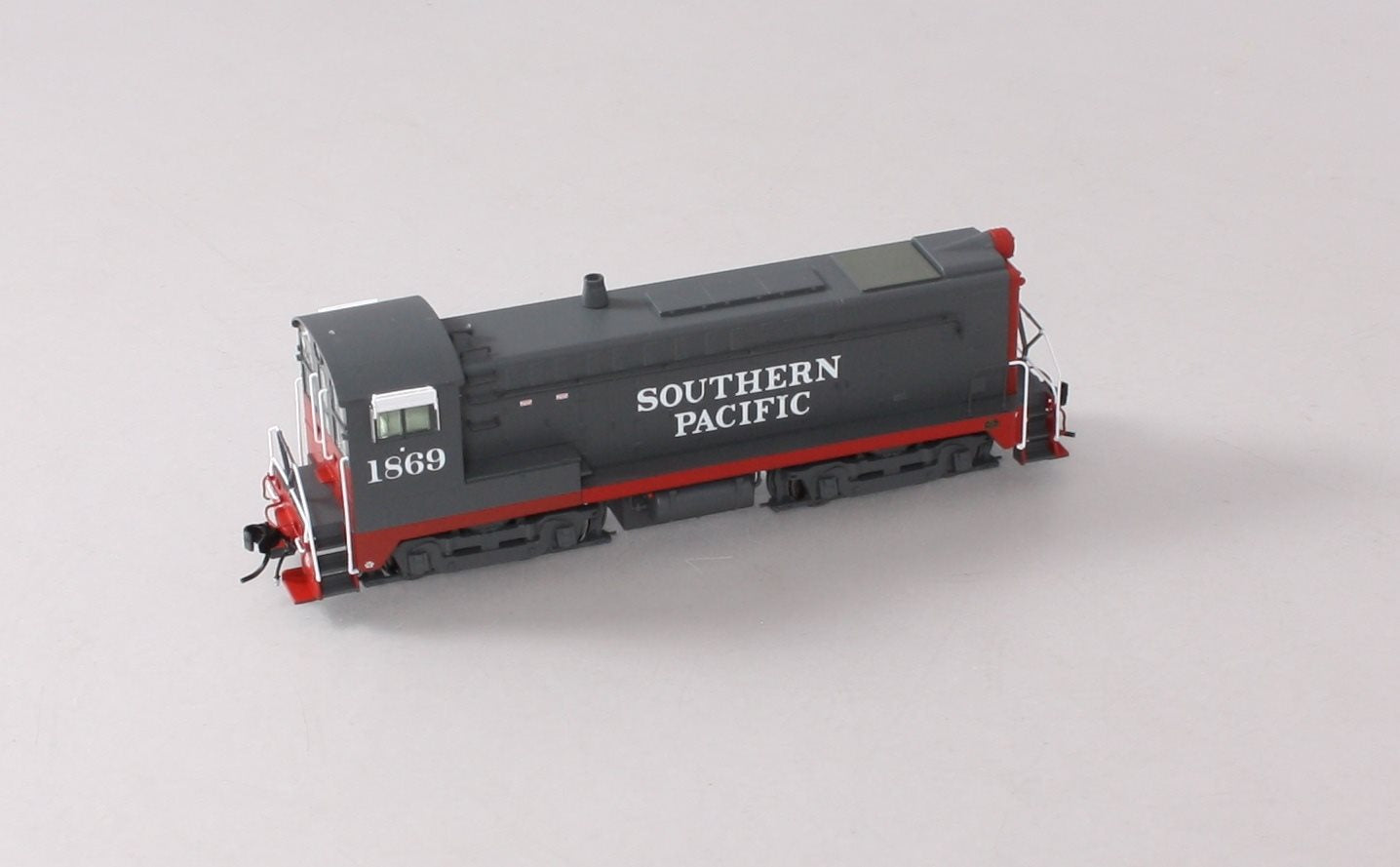 Bowser 24814 HO Southern Pacific DS 4-4-1000 Diesel Locomotive #1869