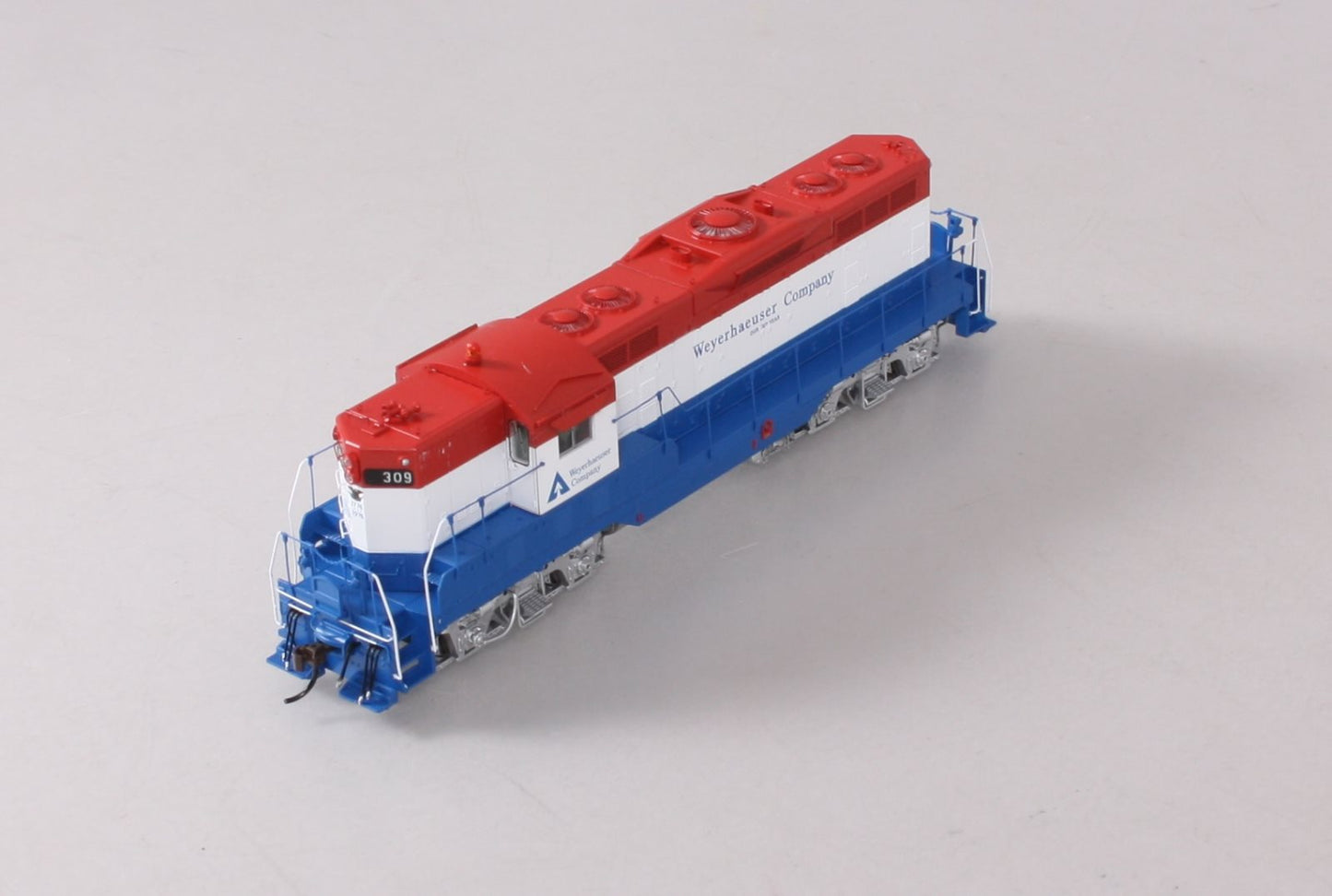 Athearn G78149 HO Weyerhaeuser/Bicentennial GP7 Diesel Locomotive #309