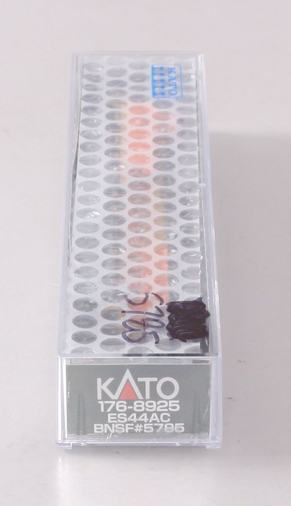 Kato 176-8925 N BNSF GEVO Swoosh GE ES44AC Diesel Locomotive #5785 LN/Box