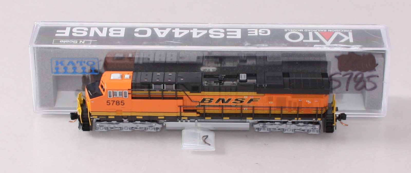 Kato 176-8925 N BNSF GEVO Swoosh GE ES44AC Diesel Locomotive #5785
