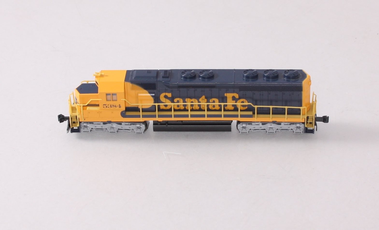 Kato 176-3128 N Atchison Topeka Santa Fe SD45 Diesel Locomotive #5384