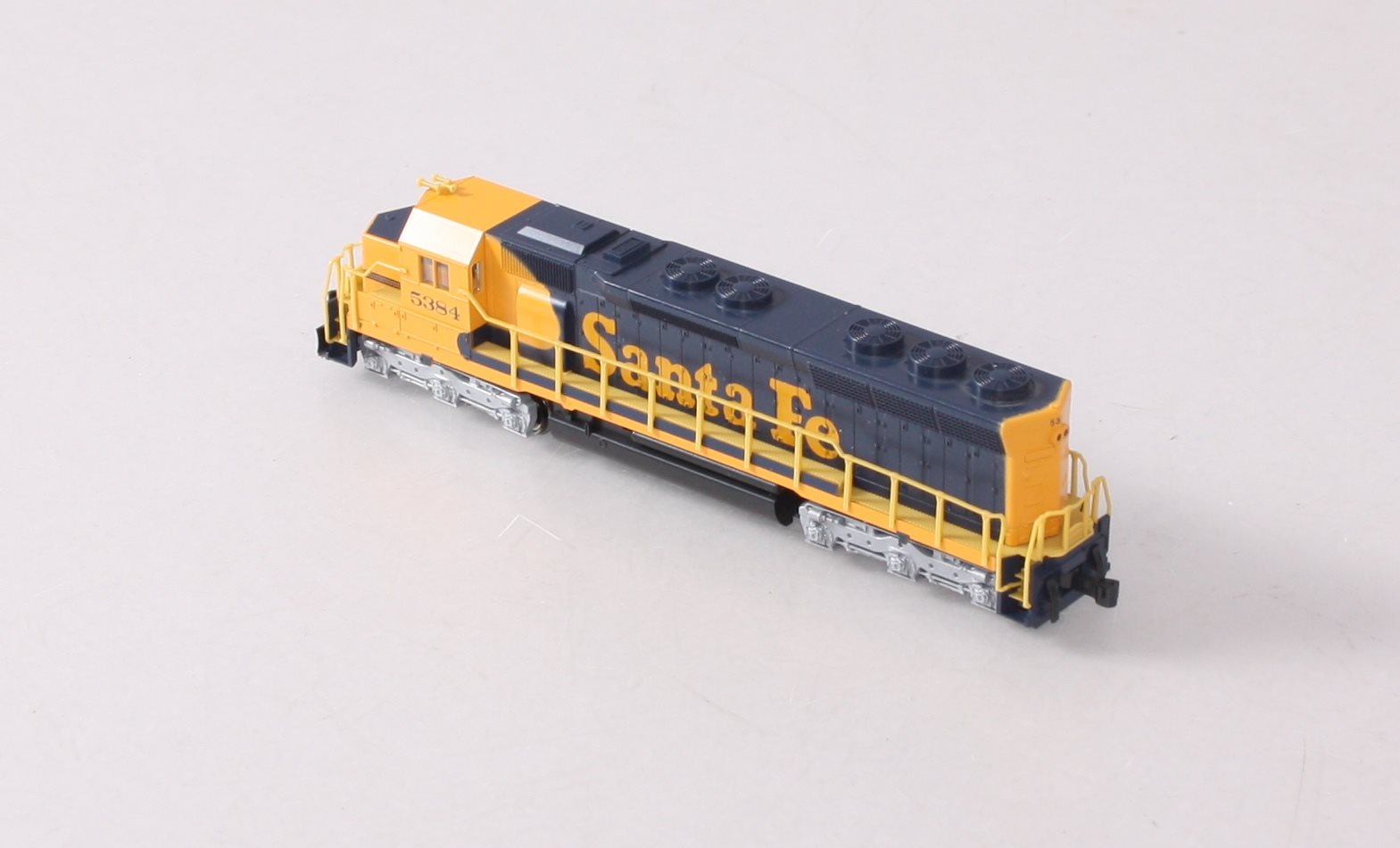 Kato 176-3128 N Atchison Topeka Santa Fe SD45 Diesel Locomotive #5384