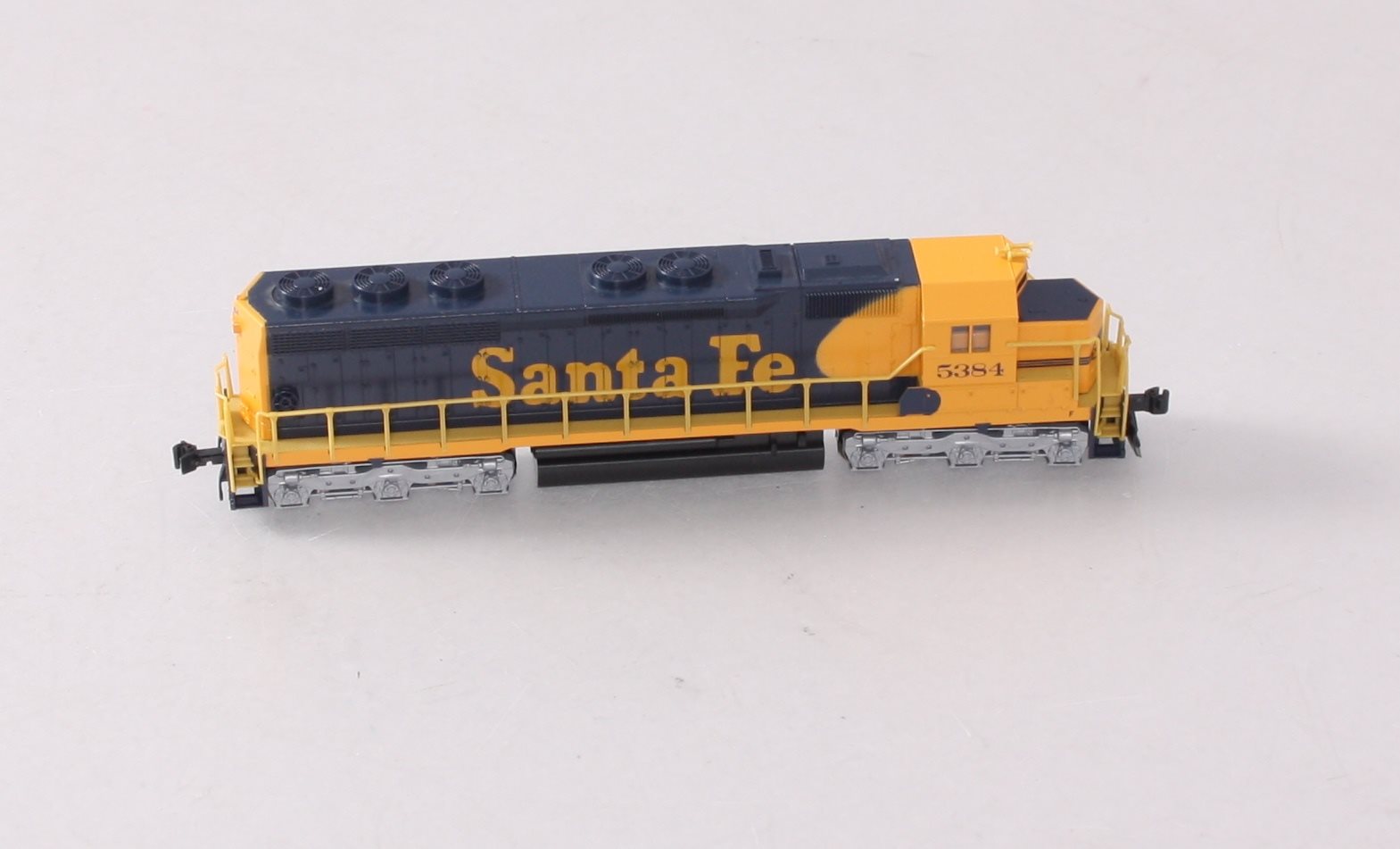Kato 176-3128 N Atchison Topeka Santa Fe SD45 Diesel Locomotive #5384