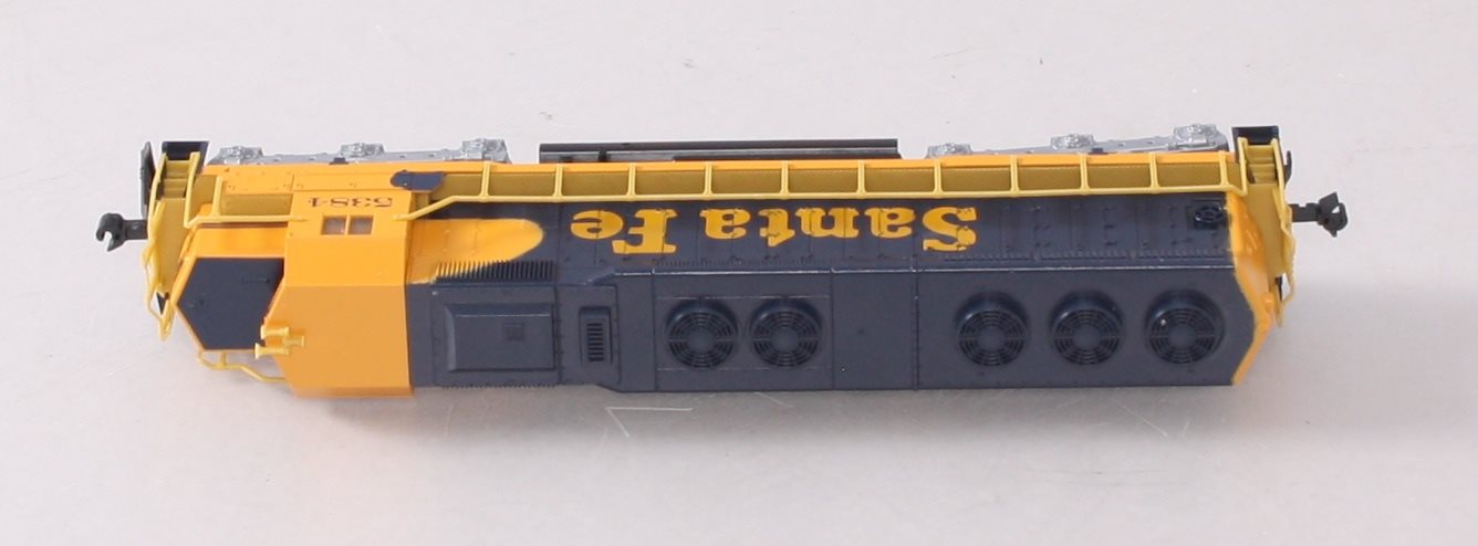 Kato 176-3128 N Atchison Topeka Santa Fe SD45 Diesel Locomotive #5384