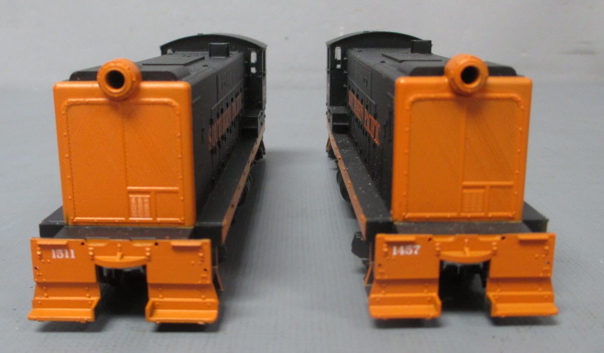 Athearn 2219 HO Scale Southern Pacific Two S12 Powered Diesel Locomotives