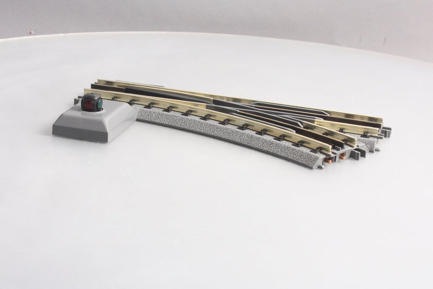 MTH 40-1043 O42 RealTrax Nickel Silver Right Hand Remote Switch Turnout