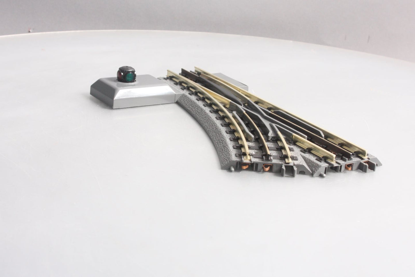 MTH 40-1043 O42 RealTrax Nickel Silver Right Hand Remote Switch Turnout