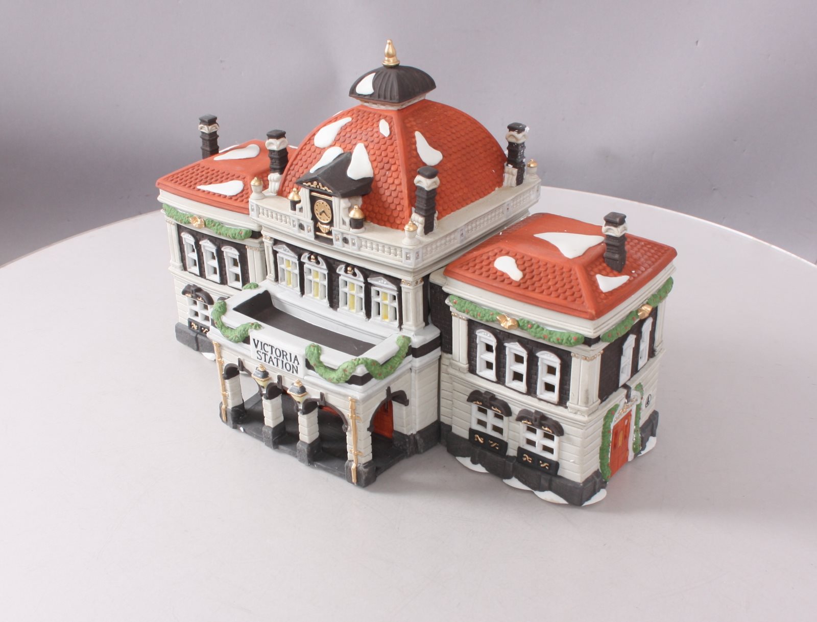 Dept 56 5574-3 Dickens Village Series: Victoria Station LN/Box