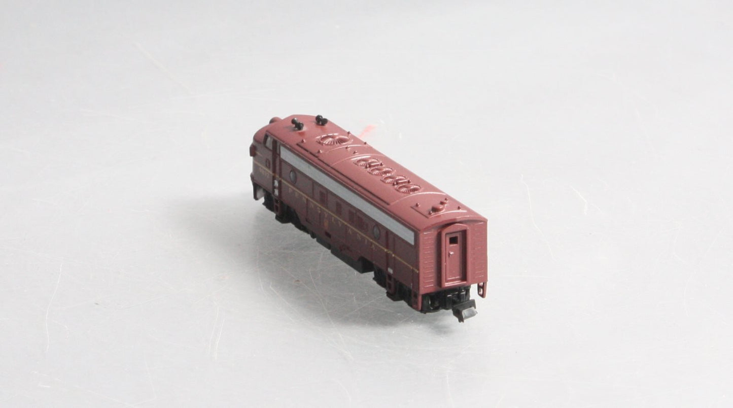 Model Power 89441 N Pennsylvania EMD FP7A Phase II Diesel Locomotive #9832
