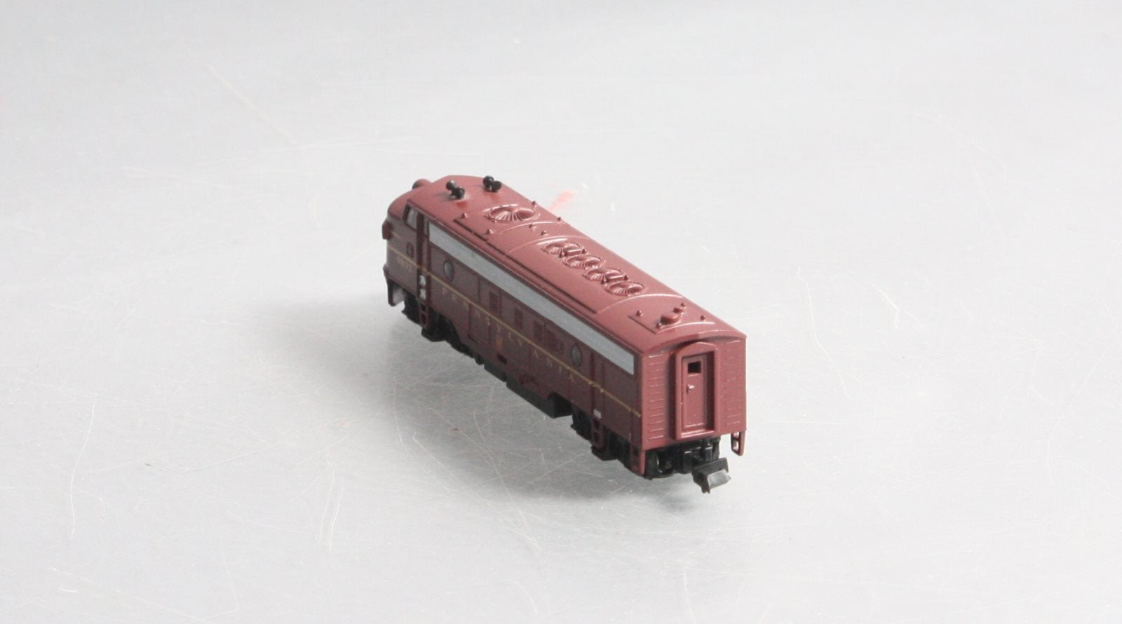 Model Power 89441 N Pennsylvania EMD FP7A Phase II Diesel Locomotive #9832