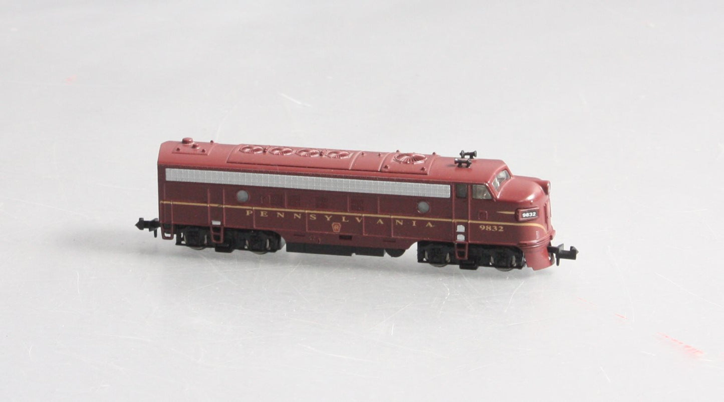 Model Power 89441 N Pennsylvania EMD FP7A Phase II Diesel Locomotive #9832