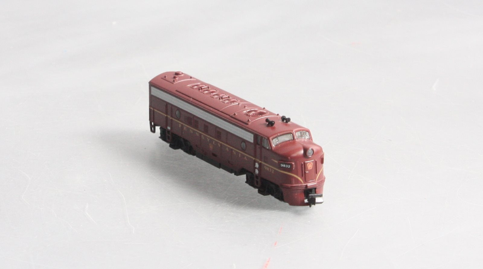 Model Power 89441 N Pennsylvania EMD FP7A Phase II Diesel Locomotive #9832