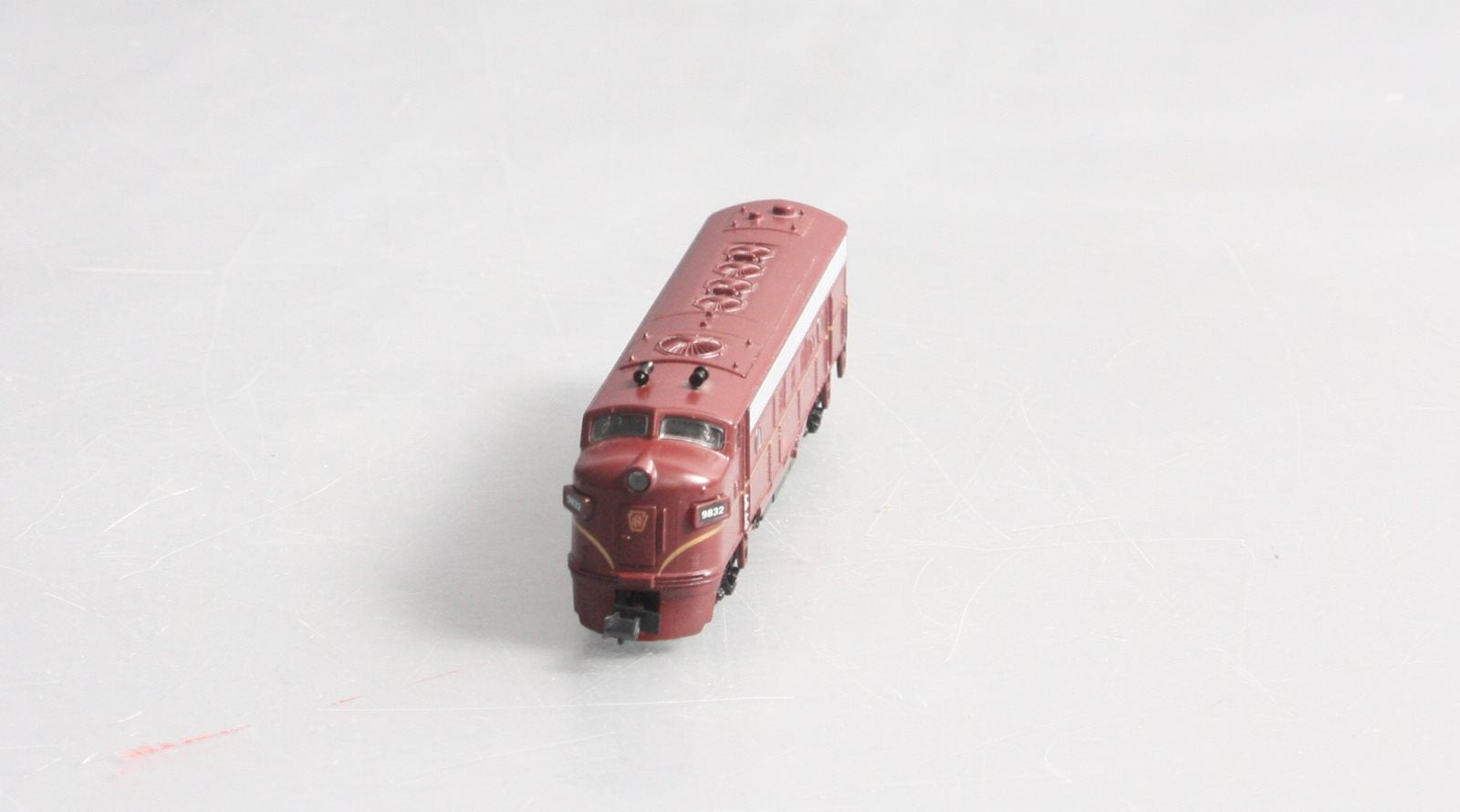 Model Power 89441 N Pennsylvania EMD FP7A Phase II Diesel Locomotive #9832