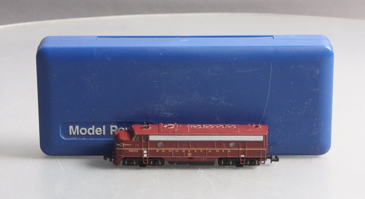Model Power 89441 N Pennsylvania EMD FP7A Phase II Diesel Locomotive #9832
