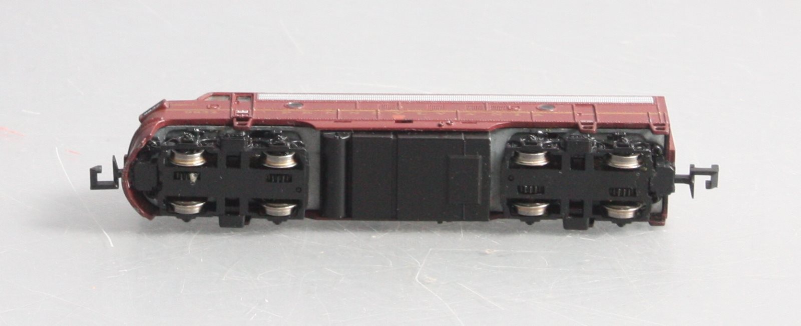 Model Power 89441 N Pennsylvania EMD FP7A Phase II Diesel Locomotive #9832