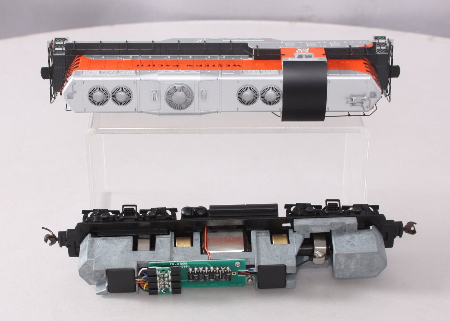 Proto 2000 23014 HO Scale Western Pacific GP7 Phase II Diesel Locomotive #713 LN/Box