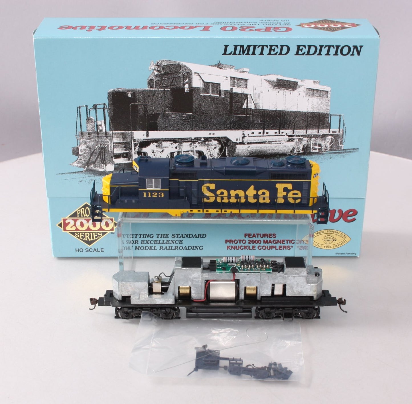 Proto 2000 8005 HO Scale ATSF GP20 Diesel Locomotive #1123 - DC LN/Box
