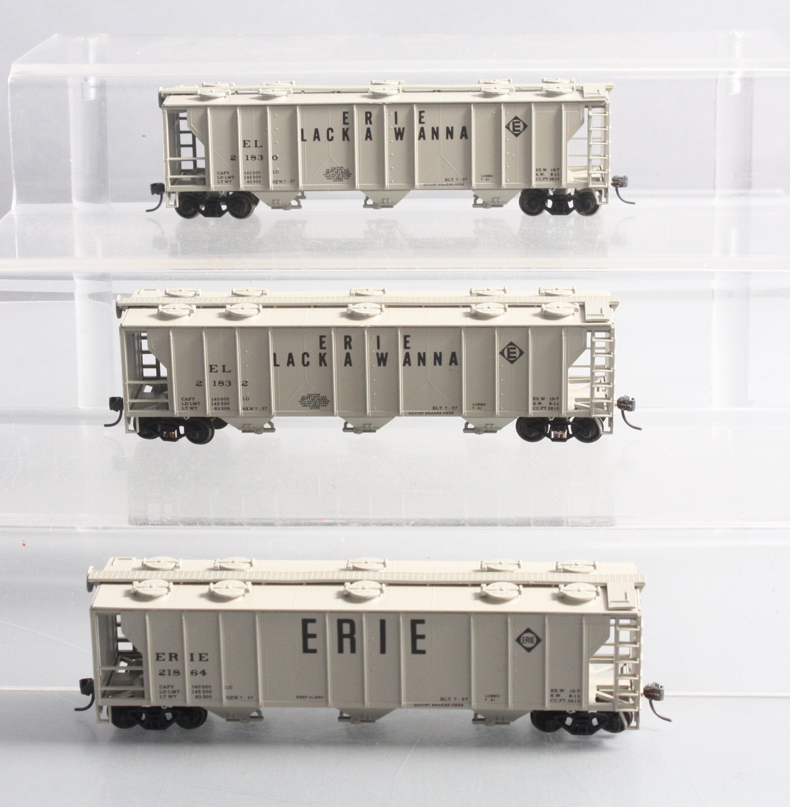 Con-Cor 01-950202 HO Scale Erie Lackawanna PS-2 Covered Hopper Kits (3-Pack)