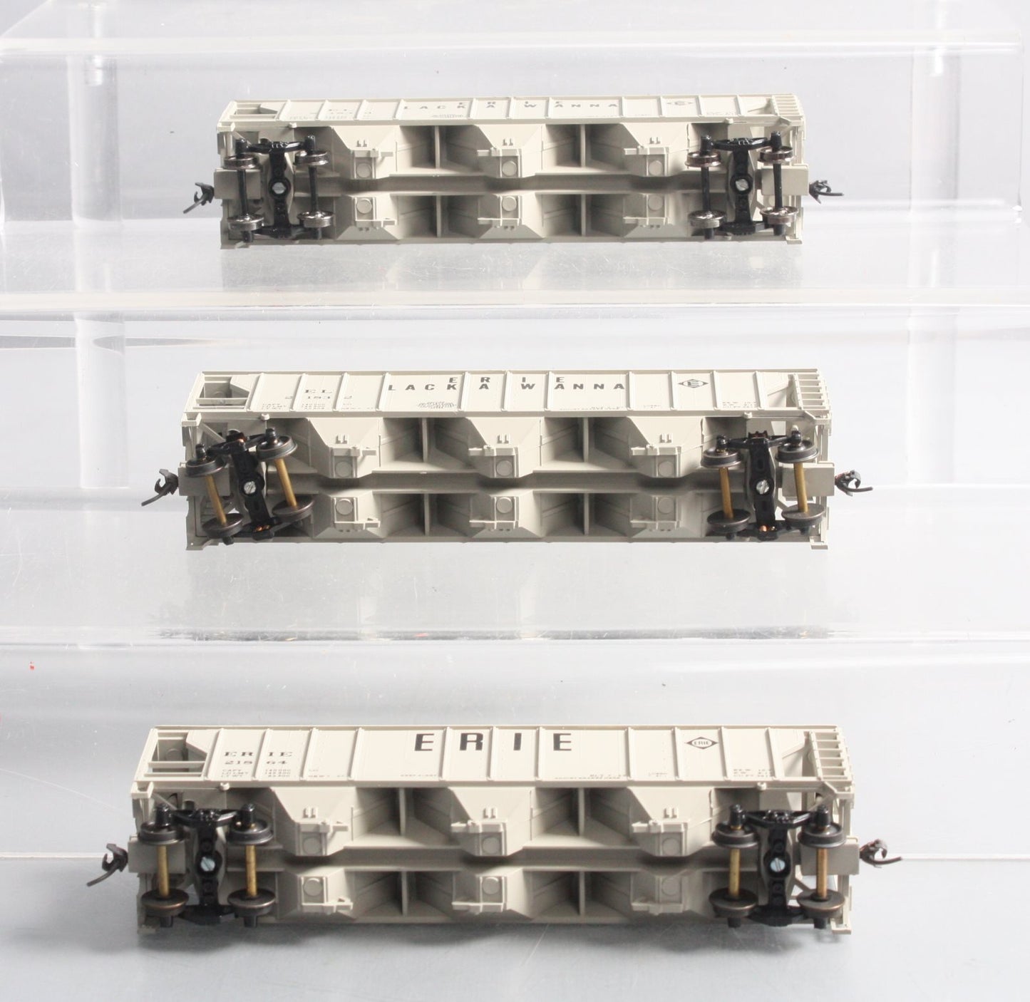 Con-Cor 01-950202 HO Scale Erie Lackawanna PS-2 Covered Hopper Kits (3-Pack)