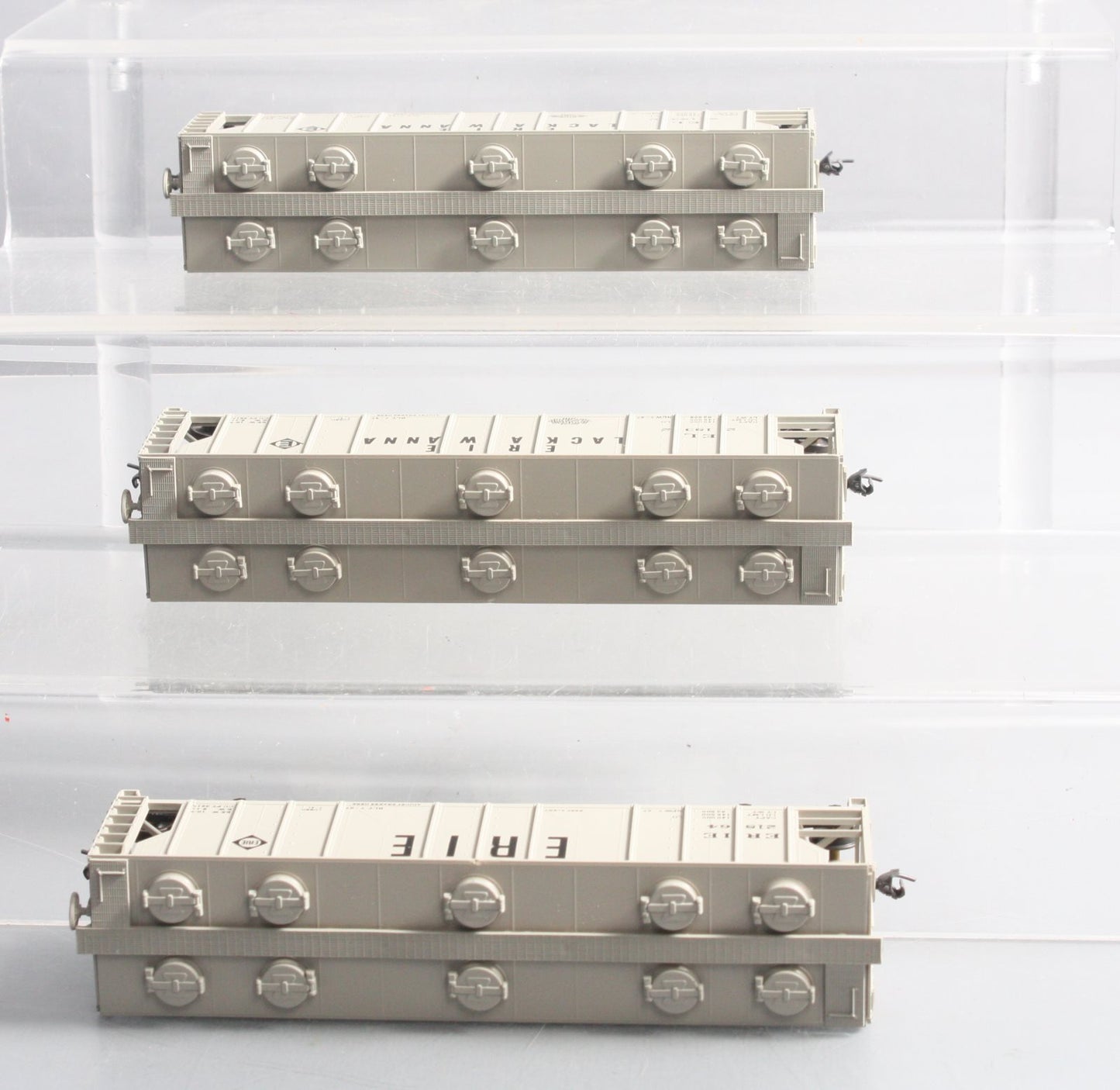 Con-Cor 01-950202 HO Scale Erie Lackawanna PS-2 Covered Hopper Kits (3-Pack)