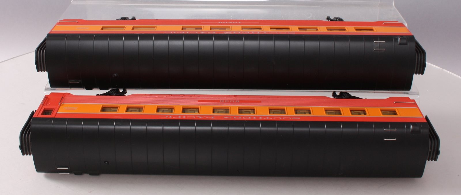 MTH 30-6725 O SP 60' Streamlined ABS Sleeper/Diner Passenger Car Set (Set of 2) LN/Box
