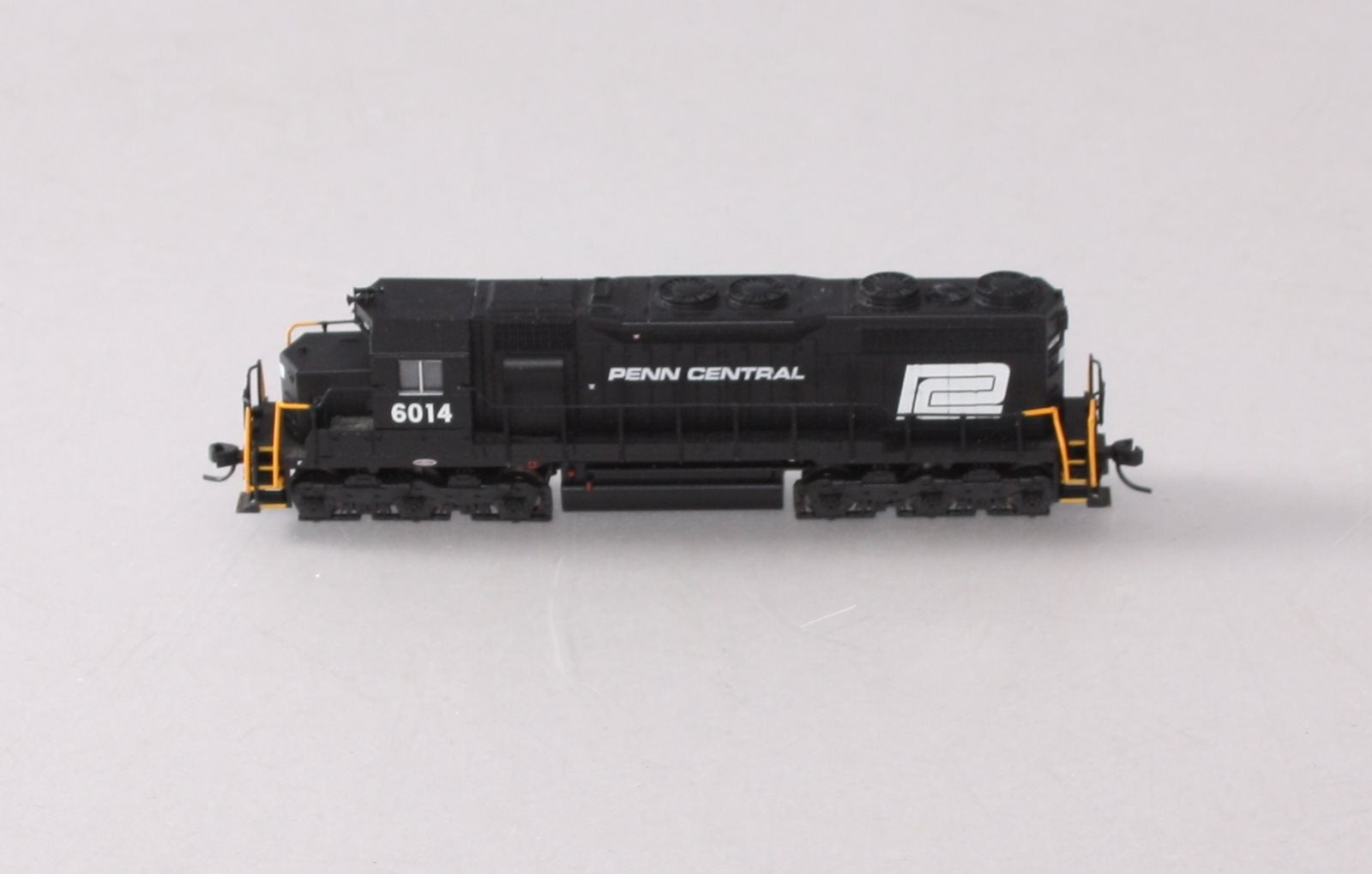 Atlas 40003734 N Penn Central SD-35 Low Hood Diesel Locomotive #6014 - LokSound