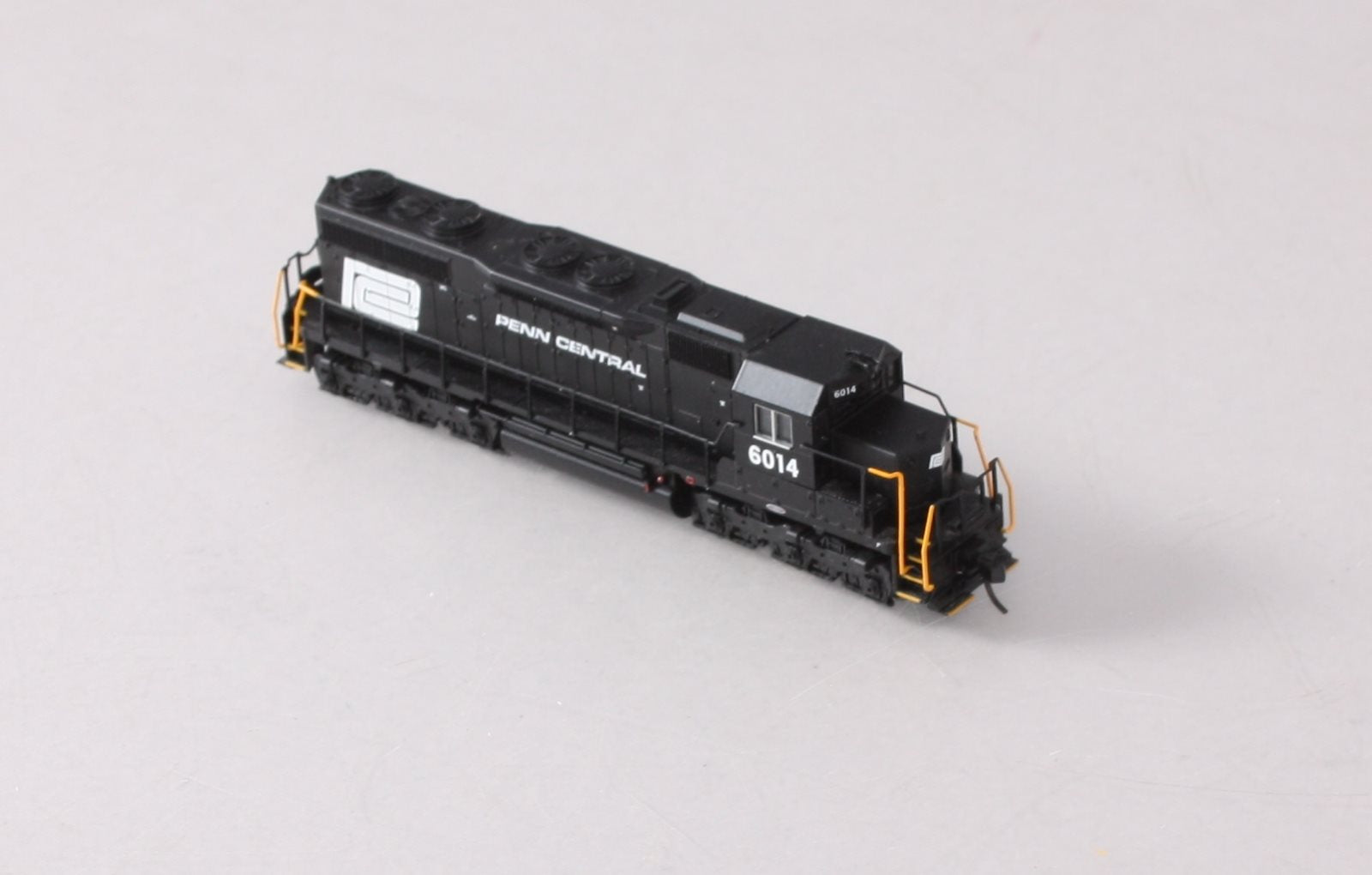 Atlas 40003734 N Penn Central SD-35 Low Hood Diesel Locomotive #6014 - LokSound