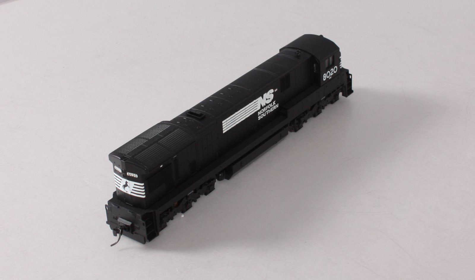 Atlas 8627 HO Scale Norfolk Southern C30-7 Diesel Locomotive #8020